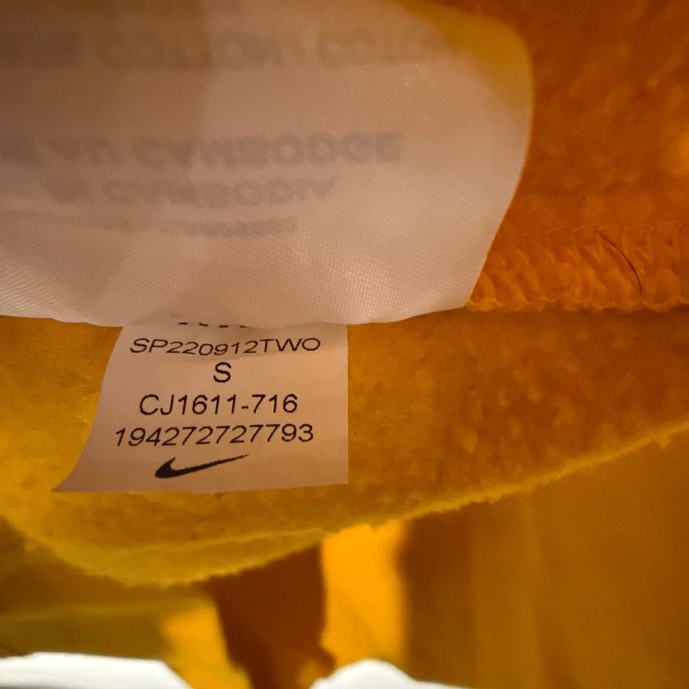 Nike Mens Pullover Hoodie Yellow Sportswear Fleece CJ1611-716 Size Small